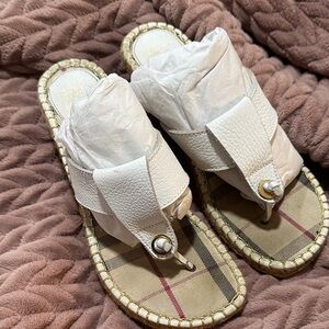 Burberry White Leather Thong Sandals with Plaid Insole and Gold Accent Us sz 9